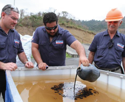 Prueba de formula para retirar derrames de hidrocarburos